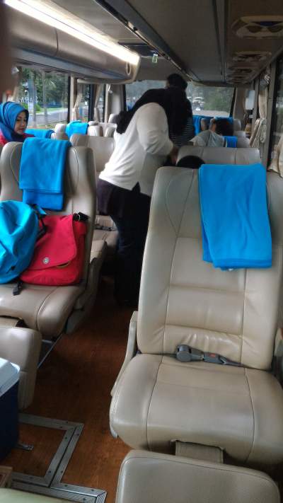jasabuspariwisata-bus-aerotrans-medium-16-seat-interior