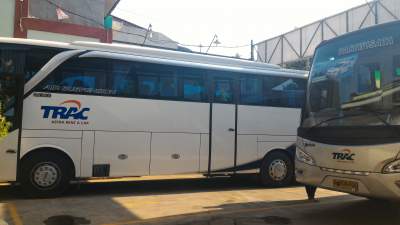 jasabuspariwisata-bus-trac-premium-class-batik-mahkota