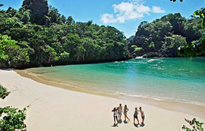 jasabuspariwisata-5-rekomendasi-objek-wisata-malang-terbaru-paling-menarik-sagara-anakan-pulau-sempu