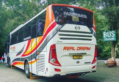 jasabuspariwisata-berkunjung-ke-taman-safari-indonesia-bus-real-dream