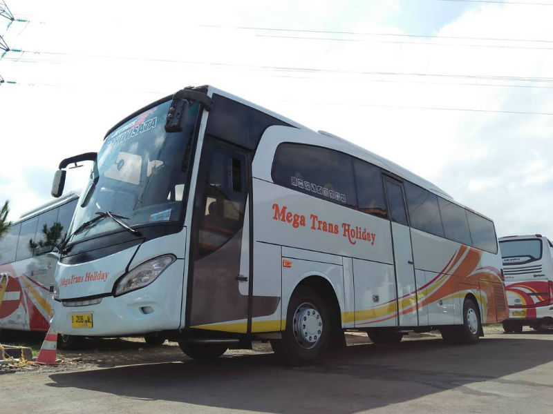 Sewa Bus Pariwisata Bandung - Bus Mega Trans Holiday