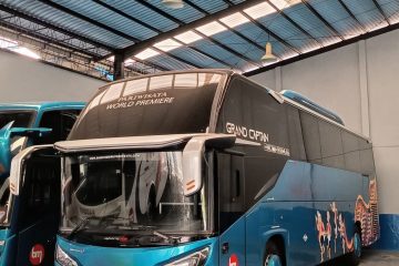 1 Big Bus Grand Captain 32 seat + Toilet