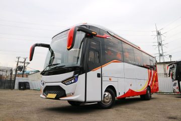 1 Medium Bus Standar 28 seat + Toilet + Smoking Area